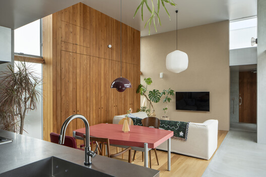 House in Sano / Hidekazu Kishi Architects - Interior Photography, Wood, Kitchen, Countertop, Lighting, Table, Chair