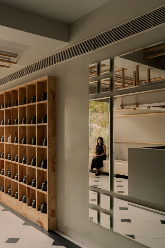 Osaka Pan Asian Restuarant / Fellow Yellow Design Studio - Interior Photography, Wood, Glass