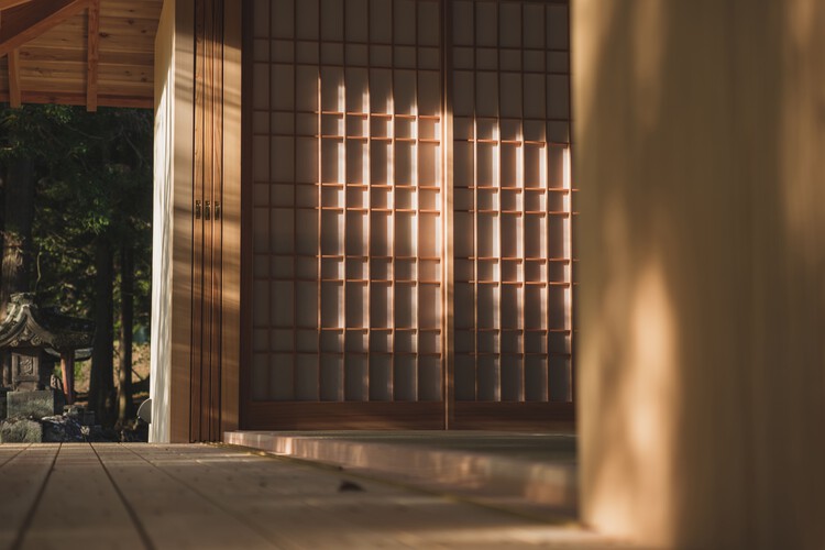 Shrine Office / Sobokuya Inc. + Estudio de arquitecto privado - Imagen 12 de 15