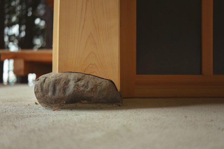 Shrine Office / Sobokuya Inc. + Estudio de arquitecto privado: fotografía de interiores, dormitorio, madera