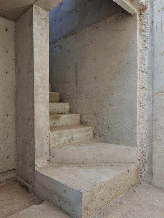 A Model of Sporadic Thoughts / FHHH friends - Image 15 of 19