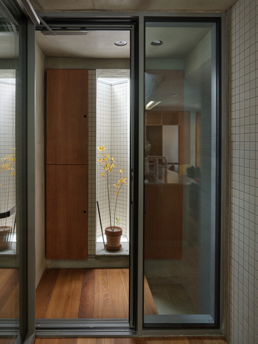 A Model of Sporadic Thoughts / FHHH friends - Image 8 of 19