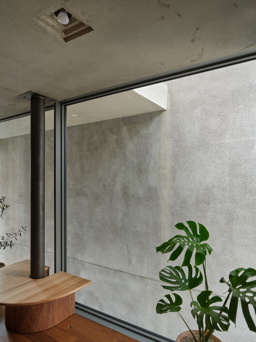 A Model of Sporadic Thoughts / FHHH friends - Interior Photography, Concrete