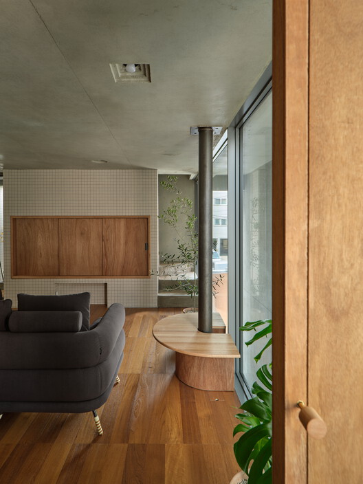 A Model of Sporadic Thoughts / FHHH friends - Image 3 of 19