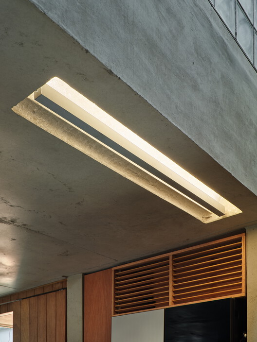 A Model of Sporadic Thoughts / FHHH friends - Interior Photography