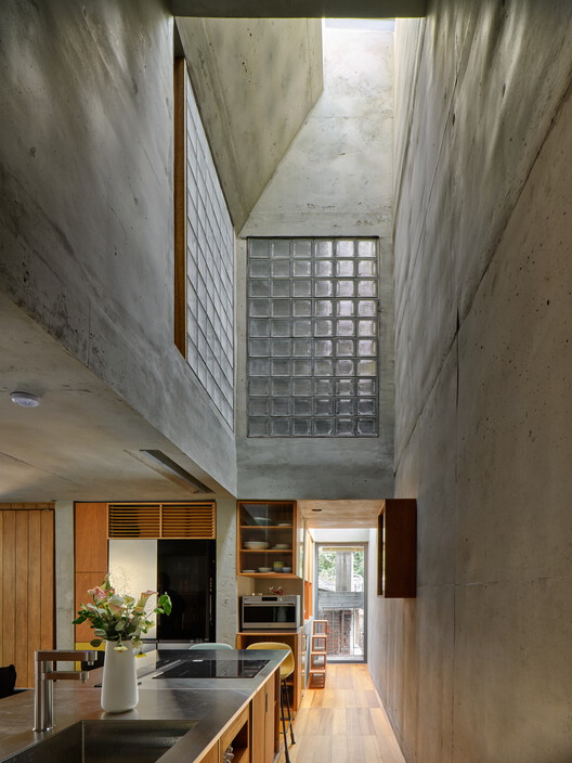 A Model of Sporadic Thoughts / FHHH friends - Interior Photography, Houses