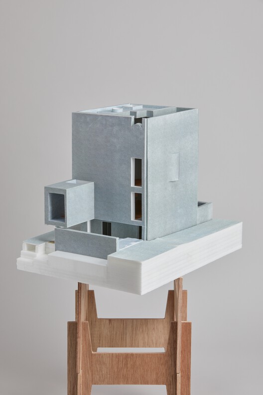 A Model of Sporadic Thoughts / FHHH friends - Image 16 of 19