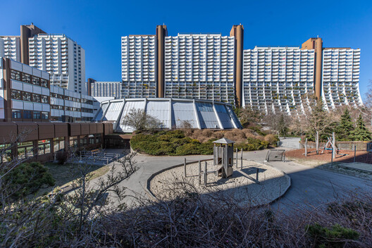 Wohnpark Alterlaa: Vienna’s Monumental Vision for Everyday Life Wohnpark Alterlaa: Vienna’s Monumental Vision for Everyday Life - Image 16 of 33