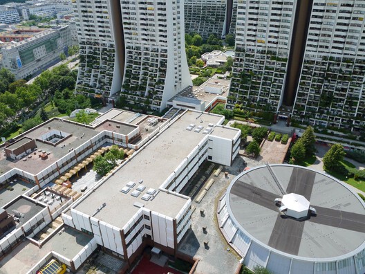 Wohnpark Alterlaa: Vienna’s Monumental Vision for Everyday Life Wohnpark Alterlaa: Vienna’s Monumental Vision for Everyday Life - Image 15 of 33