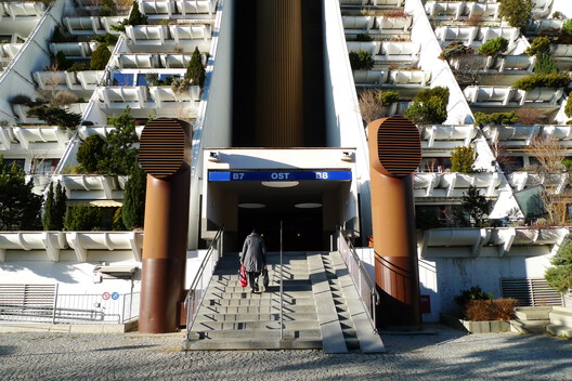 Wohnpark Alterlaa: Vienna’s Monumental Vision for Everyday Life Wohnpark Alterlaa: Vienna’s Monumental Vision for Everyday Life - Image 5 of 33