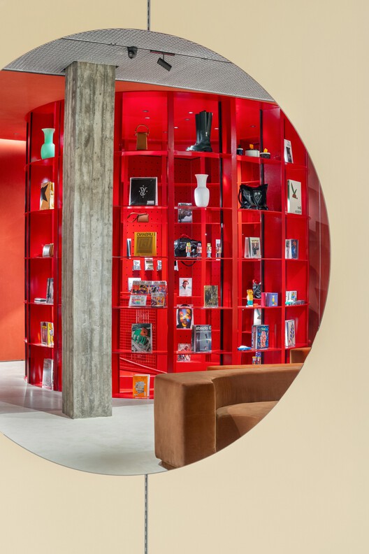 Plan C Frame Flagship Store / (ab)NORMAL + APRIL - Imagem 3 de 24