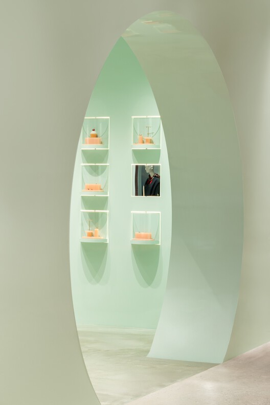 Plan C Frame Flagship Store / (ab)NORMAL + APRIL - Imagem 10 de 24