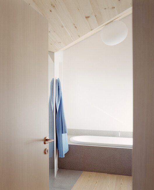Hometown House / MoDusArchitects - Interior Photography, Wood, Bathroom