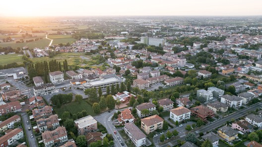 Jardín infantil Kinder Rain / AACM - Atelier Architettura Chinello Morandi - Fotografía exterior, Fotografía vista aérea, Urbano