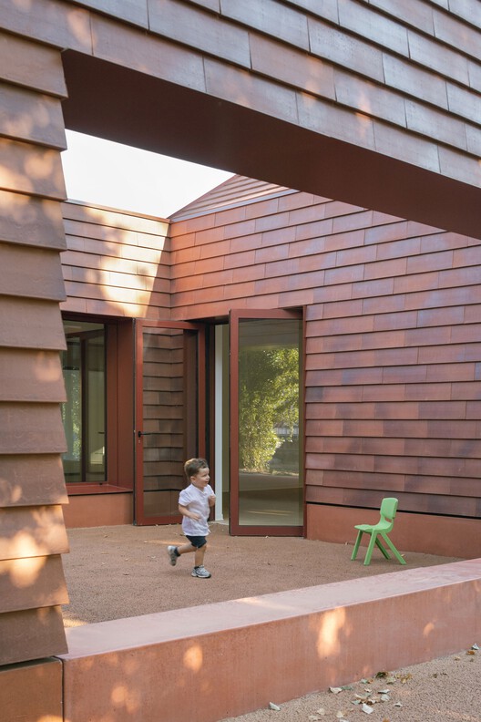 Kinder Rain / AACM - Atelier Architettura Chinello Morandi - Fotografía de interiores, madera, ladrillos