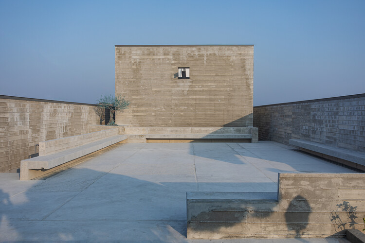 Momorial a los mártires de la iglesia de Mangyeong / AEV Architectures + TONN architects - Memorial