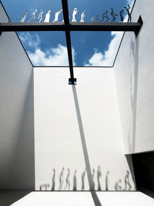 Salón Conmemorativo de los Mártires de la Iglesia de Wanqing/AEV Architectures + Oficina de Arquitectura TONN- Imagen 13 de 27