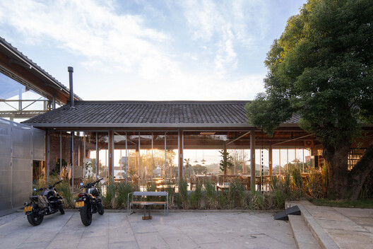 new 33 coffee / Hill Architecture - Exterior Photography, Beam