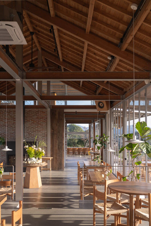 new 33 coffee / Hill Architecture - Interior Photography, Wood, Glass, Beam