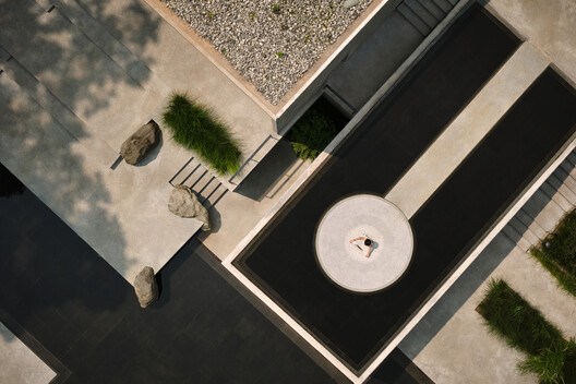 ZOLAND·Emei, Resort  / Studio J. Bridgland - Interior Photography, Concrete, Garden, Courtyard