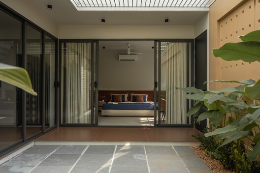 Corridor House 2.0 / i2a Architects Studio - Interior Photography, Door, Balcony, Courtyard