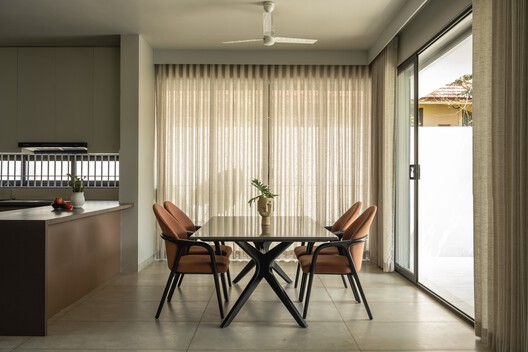 Corridor House 2.0 / i2a Architects Studio - Interior Photography, Dining room, Wood, Lighting, Table, Chair, Glass