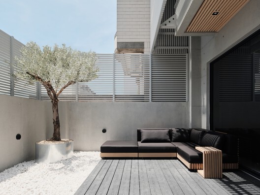 House Kuo / zuso studio - Exterior Photography, Wood, Concrete, Deck