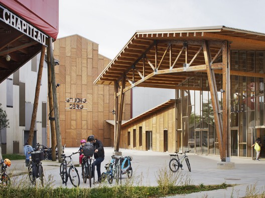 Restructuring and Extension of the Académie Fratellini in Saint-Denis  / Atelier du Pont - Exterior Photography