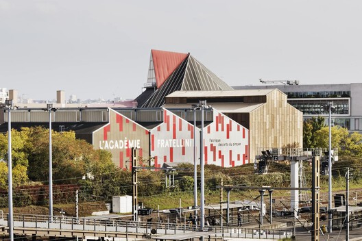 Restructuring and Extension of the Académie Fratellini in Saint-Denis  / Atelier du Pont - Exterior Photography