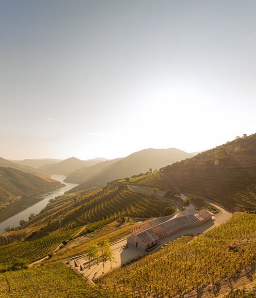 Bodega Quinta de Adorigo / Atelier Sergio Rebelo - Imagen 6 de 32
