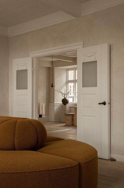 Galleri Sonja / NORM Architects - Interior Photography, Bedroom, Door