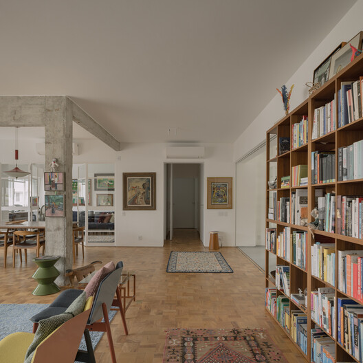 Reforma Apartamento Azul & Blanco / messina | rivas - Fotografía interior, Madera, Estanterías, Sillas