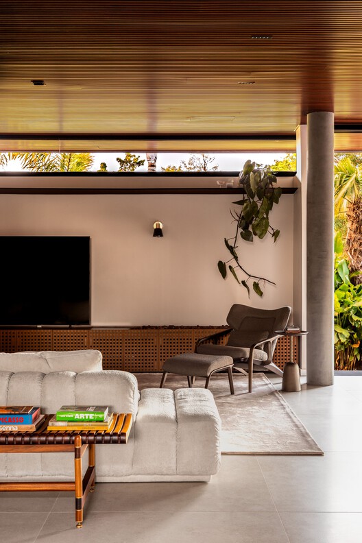 Residencia TN / IFP Arquitetura - Fotografía interior, Sala de estar, Madera, Sillones, Mesas, Iluminación, Sillas