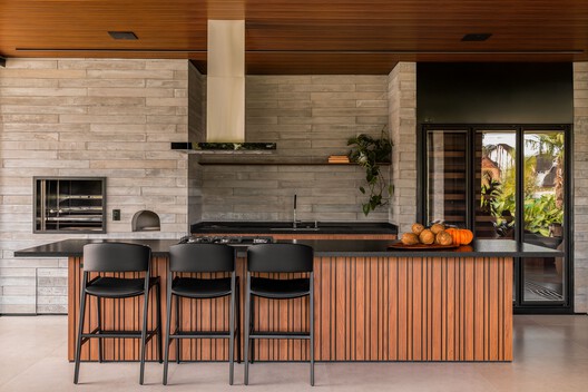 Residencia TN / IFP Arquitetura - Fotografía interior, Cocina, Madera, Encimera, Sillas
