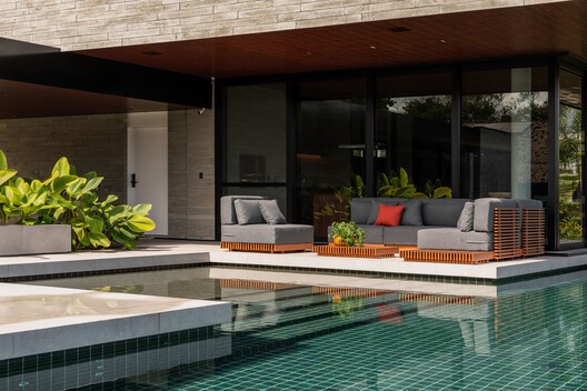 Residencia TN / IFP Arquitetura - Fotografía interior, Madera, Jardín, Patio, Sillas