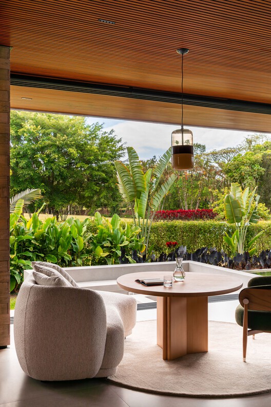 Residencia TN / IFP Arquitetura - Fotografía interior, Madera, Mesas, Sillas