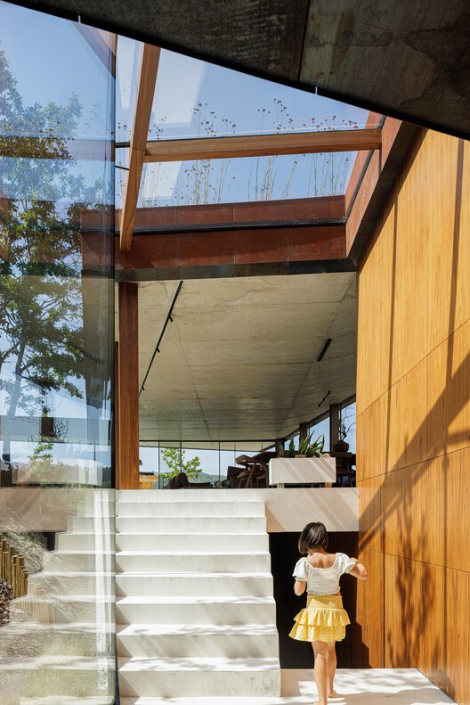 Corten House / HPA Arquitetura e Investimentos - Interior Photography, Stairs, Wood