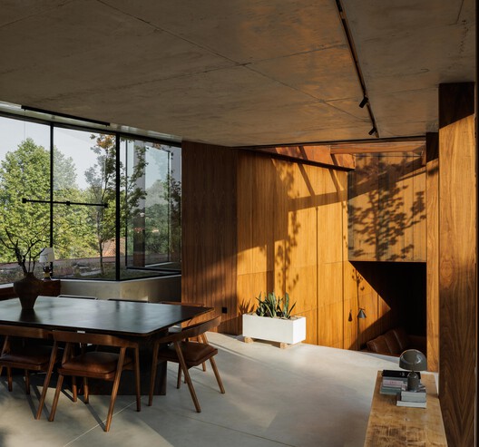 Corten House / HPA Arquitetura e Investimentos - Interior Photography, Dining room, Wood, Chair