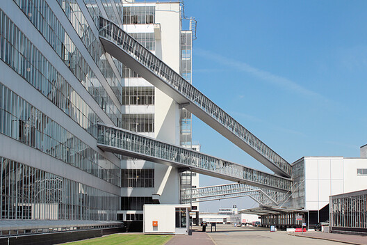 Revisiting 2025: 20 Classic Projects and Defining Stories in Architecture - Image 18 of 23