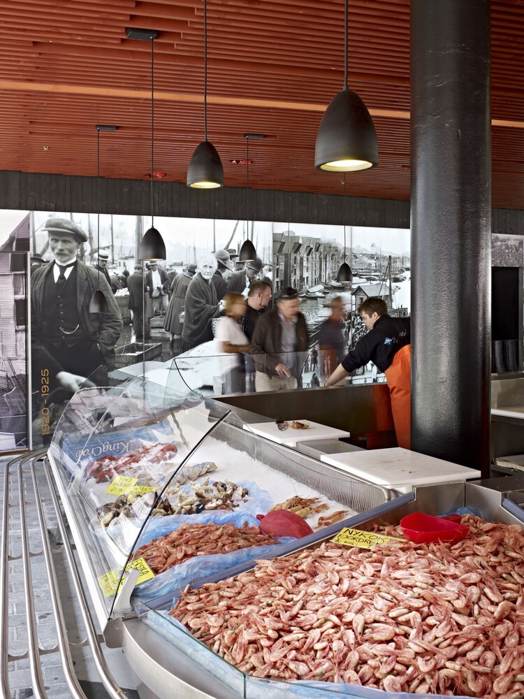 Rustic Fish Market Gallery of Between Sea and City: Contemporary Fish Market Architecture - 7