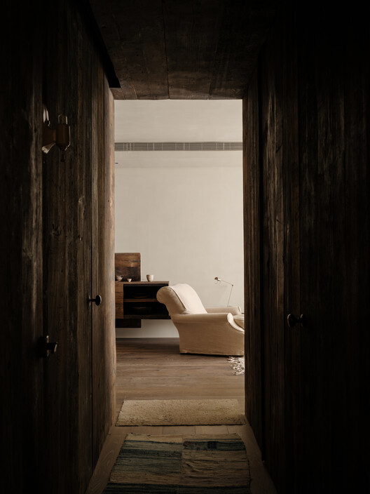 A Young Artist’s Home in Collected Time / Mountain Soil Interior Design - Interior Photography, Wood, Lighting, Chair