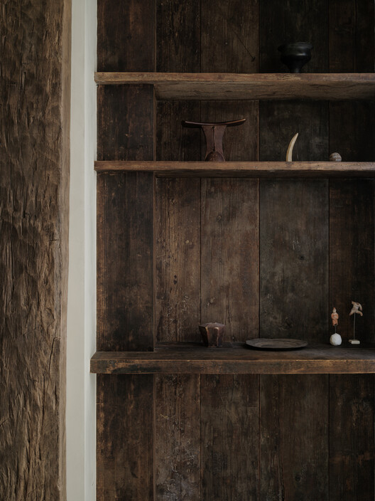 A Young Artist’s Home in Collected Time / Mountain Soil Interior Design - Interior Photography, Shelving, Wood