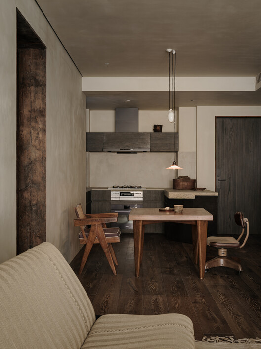 A Young Artist’s Home in Collected Time / Mountain Soil Interior Design - Interior Photography, Wood, Table, Lighting, Chair