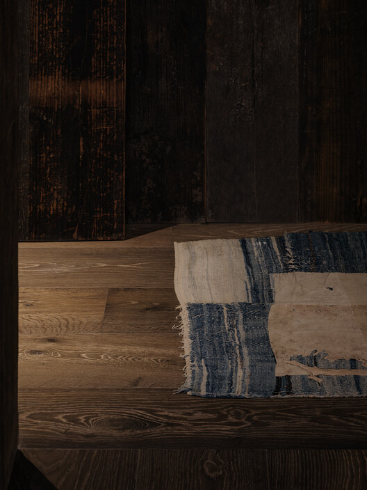 A Young Artist’s Home in Collected Time / Mountain Soil Interior Design - Image 15 of 19