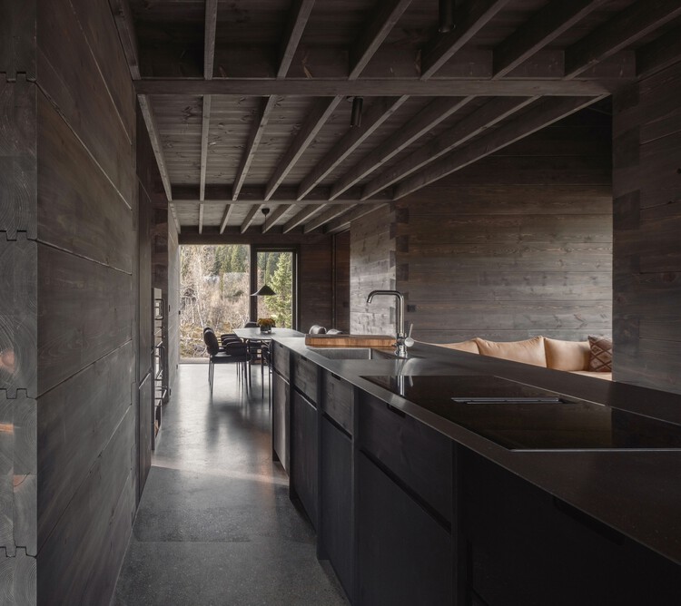 Cabaña 3PR / R21 Arkitekter - Fotografía interior, Cocina, Madera, Fijación Vigas