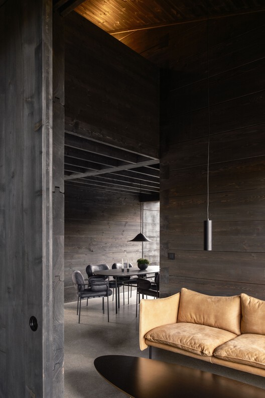 Cabina 3PR / R21 Arkitekter - fotografía interior, madera, sillas