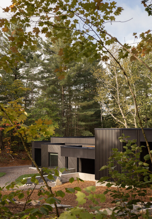 Manitouwaba Lake House / Daymark - Image 6 of 25