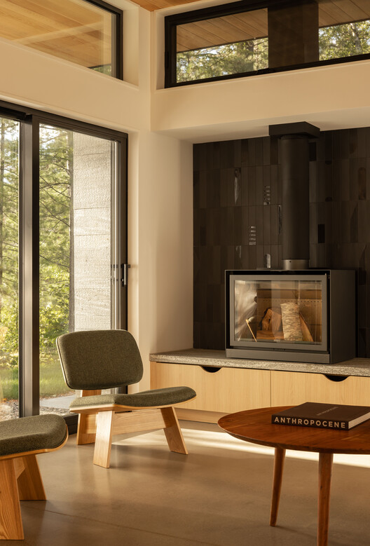 Manitouwaba Lake House / Daymark - Interior Photography, Wood, Lighting, Chair