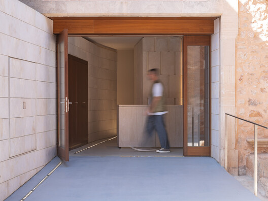 Centro Cultural Abeurador Santanyi / Arquitectura Rambla 9 Centro Cultural Abeurador Santanyi / Arquitectura Rambla 9 - Fotografía interior, Madera, Concreto