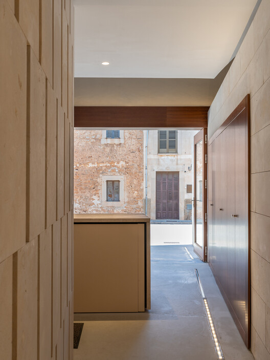 Centro Cultural Abeurador Santanyi / Arquitectura Rambla 9 - Fotografía de interiores, madera, hormigón